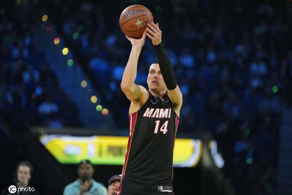 在三分球大赛的竞逐中,热火的泰勒