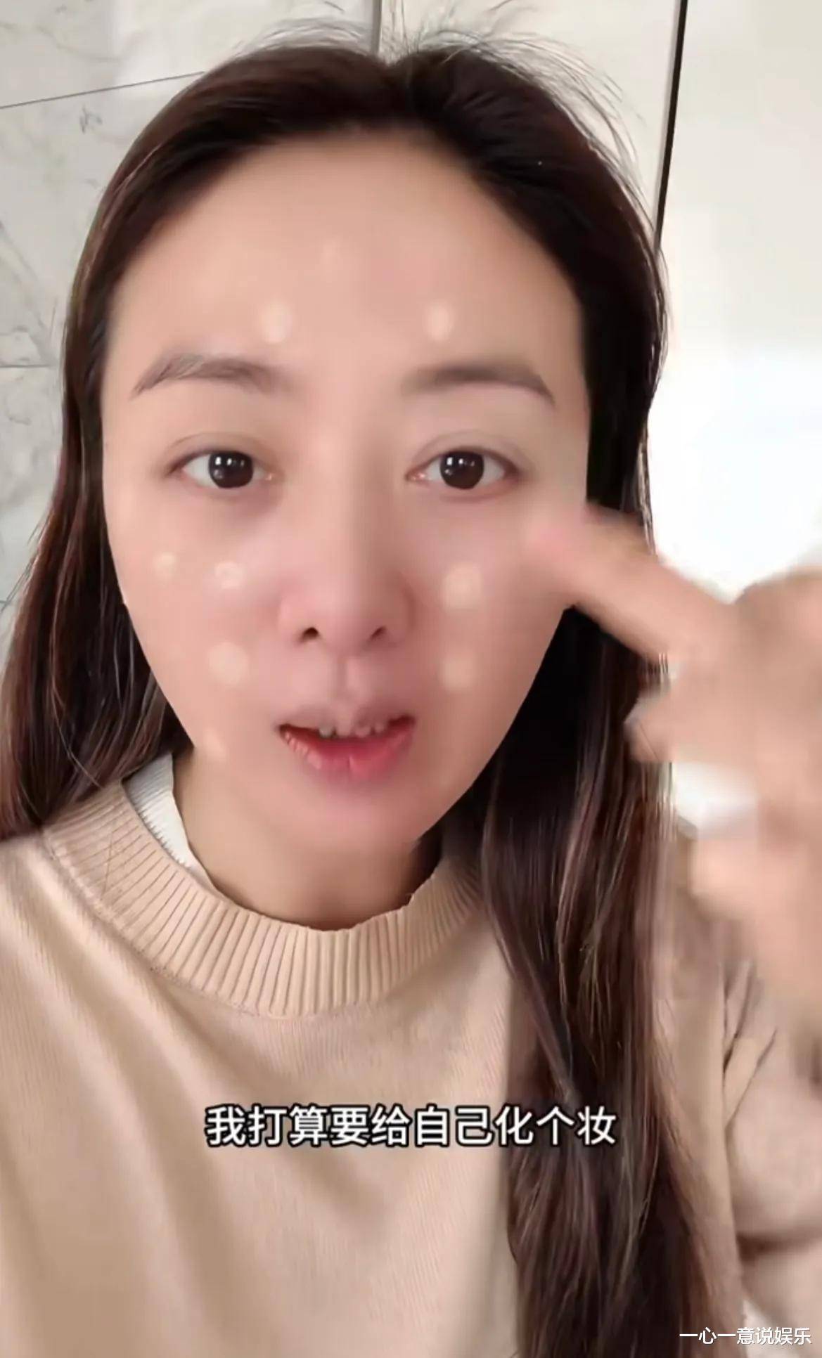 太甜了经超给小李琳和女儿送情人节礼物母女俩满脸笑容藏不住