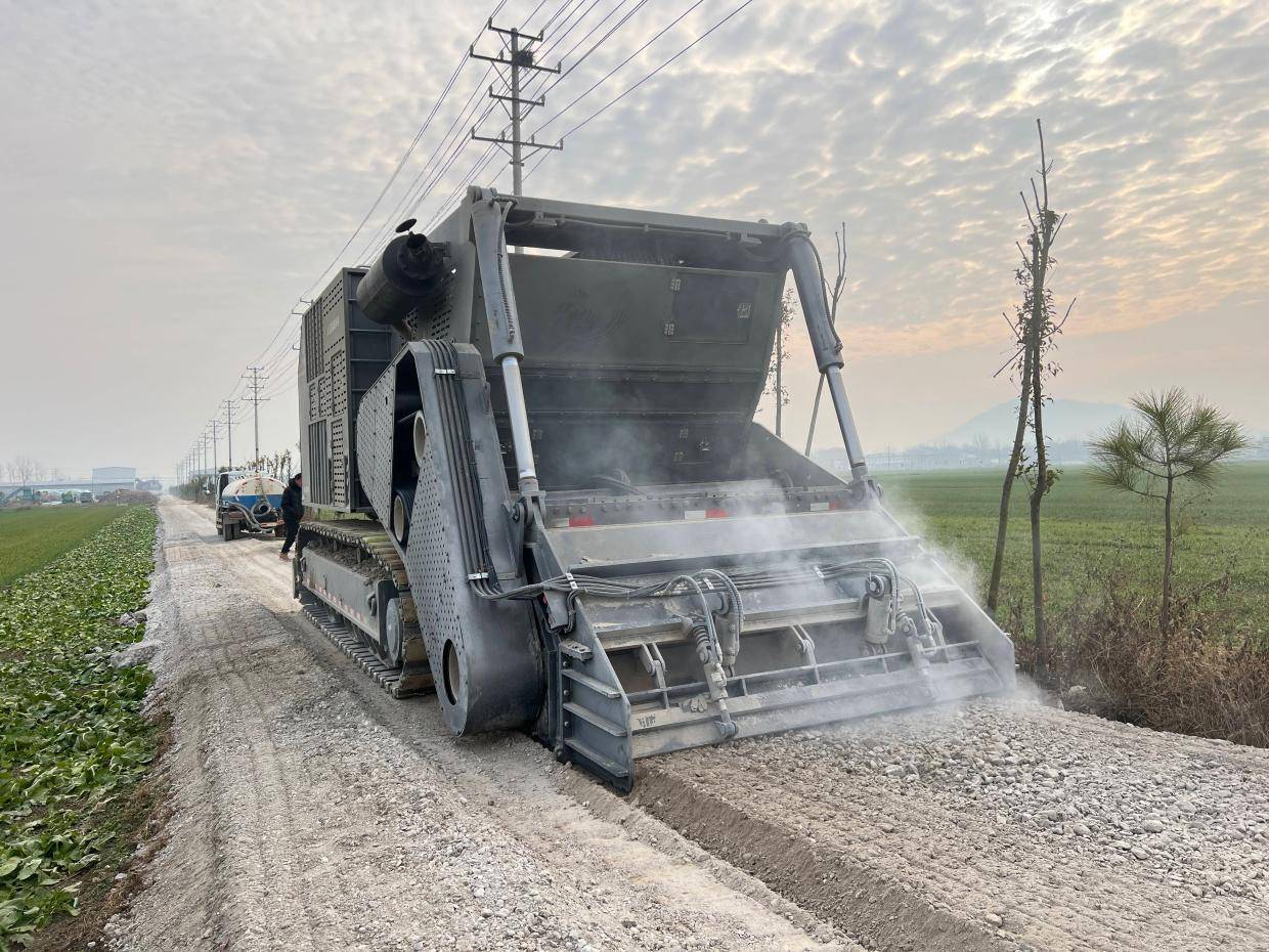 九州陆达水泥路面破碎机就地破碎水泥路面效果
