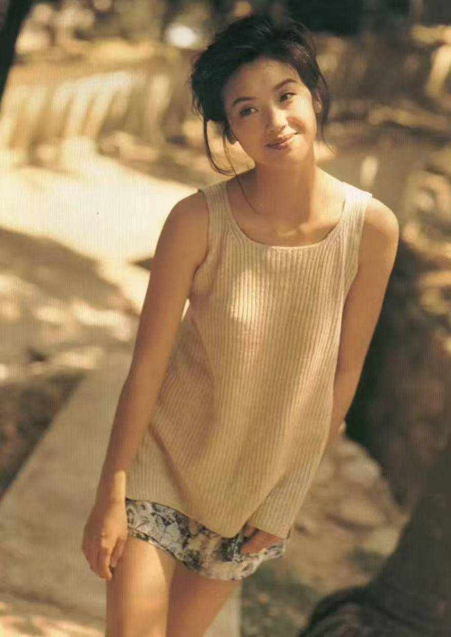 吴倩莲街头偶遇记:从银幕女神到白发麻花辫的优雅蜕变