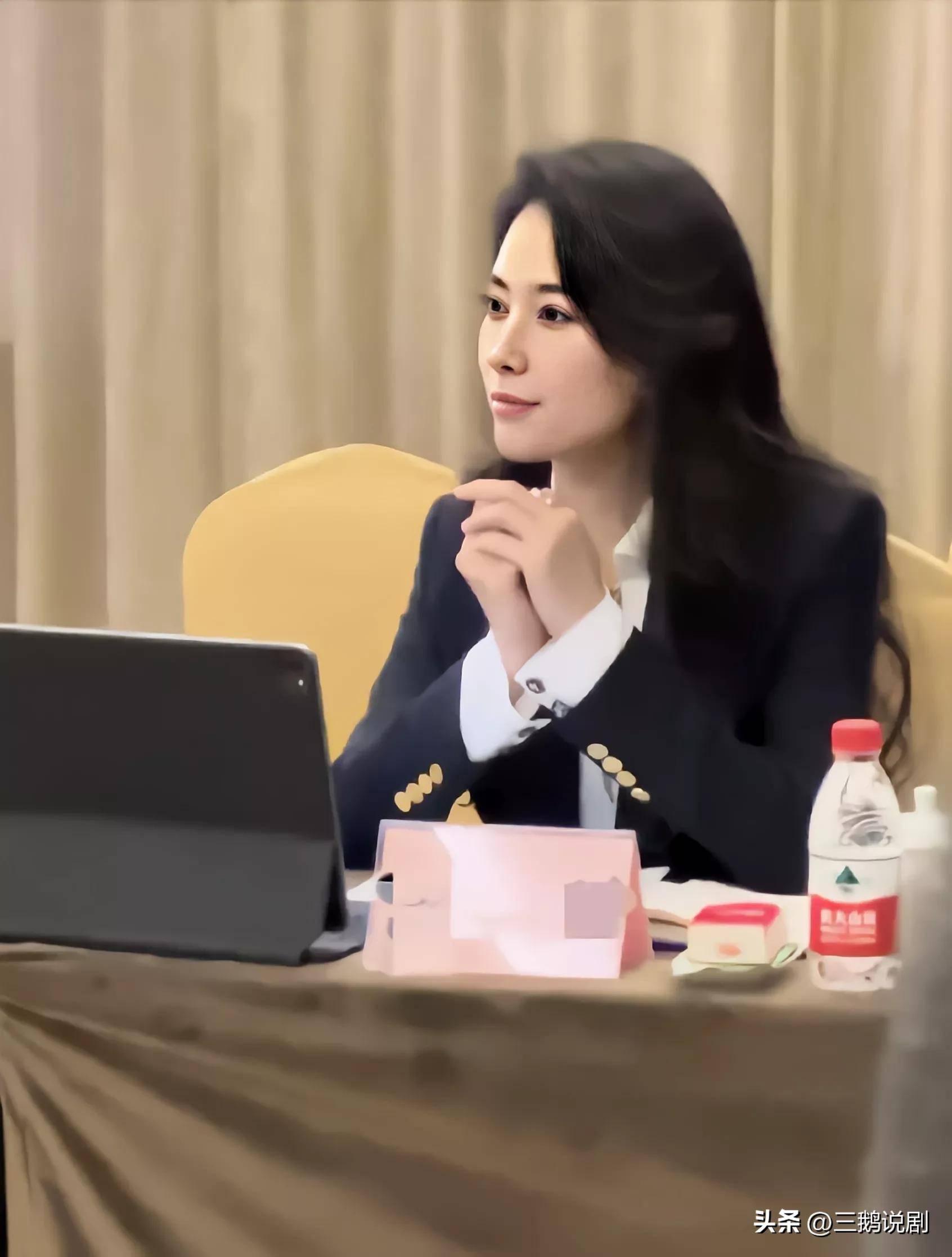 迷倒汪峰的李巧,到底有什么魅力?看完私生活照,秒懂