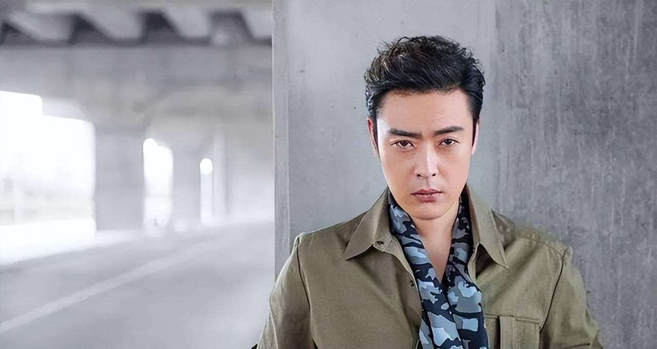 演员张桐:他另一个父亲是张光北,两次跪拜背后的故事令人感动!