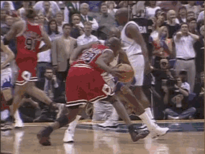 篮球之神与天选之子:6个方面对比乔丹与詹姆斯的世纪之争