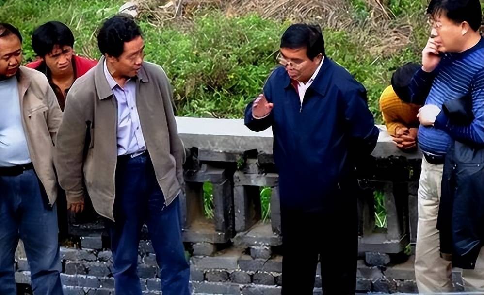 8年前,安徽副镇长开出租车被免职,罚5000元,如今迎来暖心结局