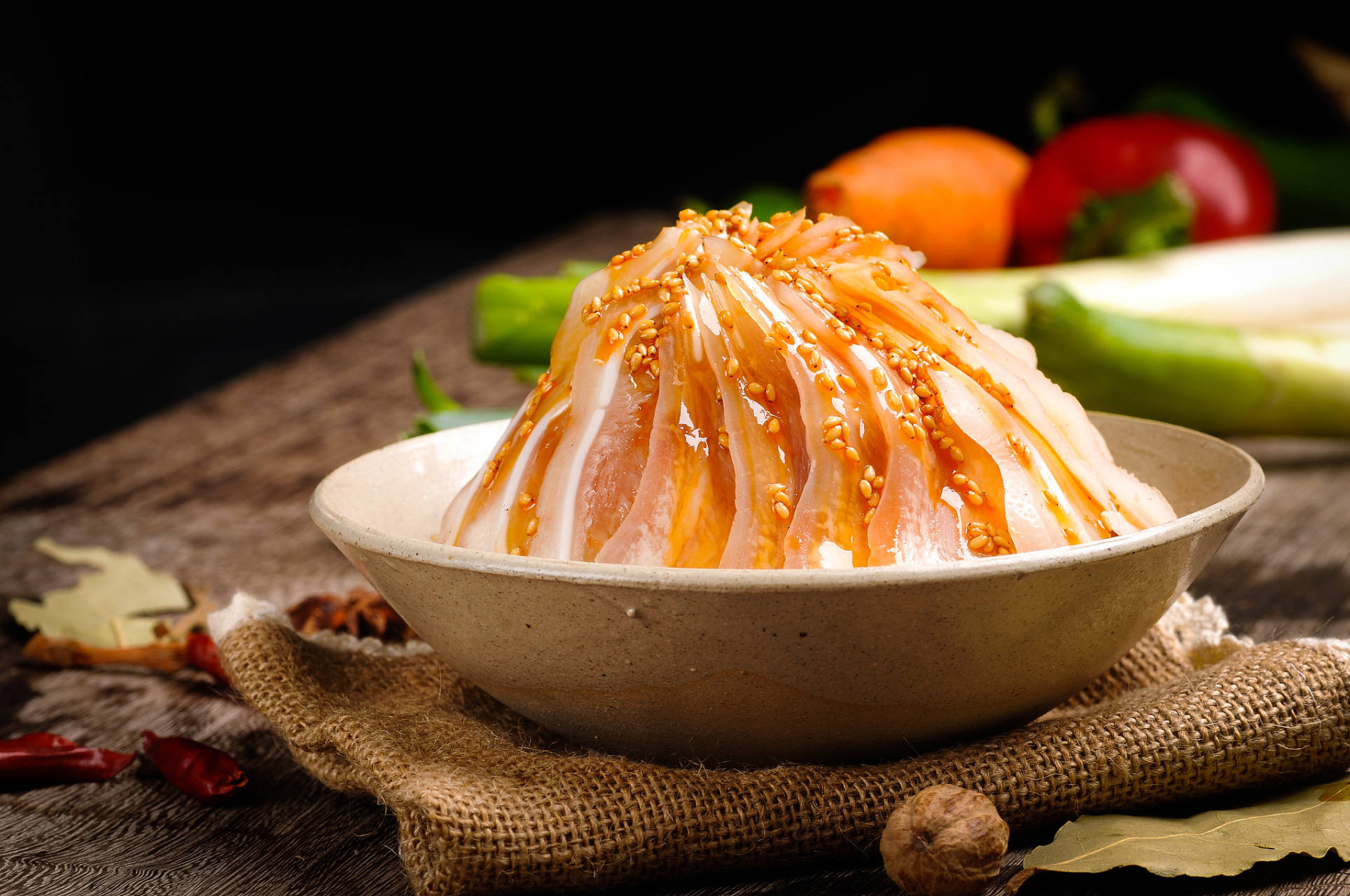 家常红油耳片制作指南:麻辣鲜香,手把手教你做出完美口感!