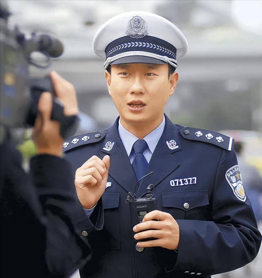 停播7年,那个挽救无数司机的"网红交警"谭乔,最终拯救了自己