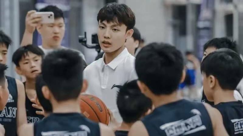 10字爆料！徐杰全明星夜抖出杜锋双面人生，从三无球员到票王