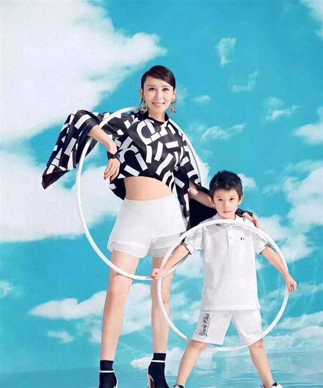 胡静儿子真帅气星二代里的颜值担当!小牛魔王长大肯定迷倒一片