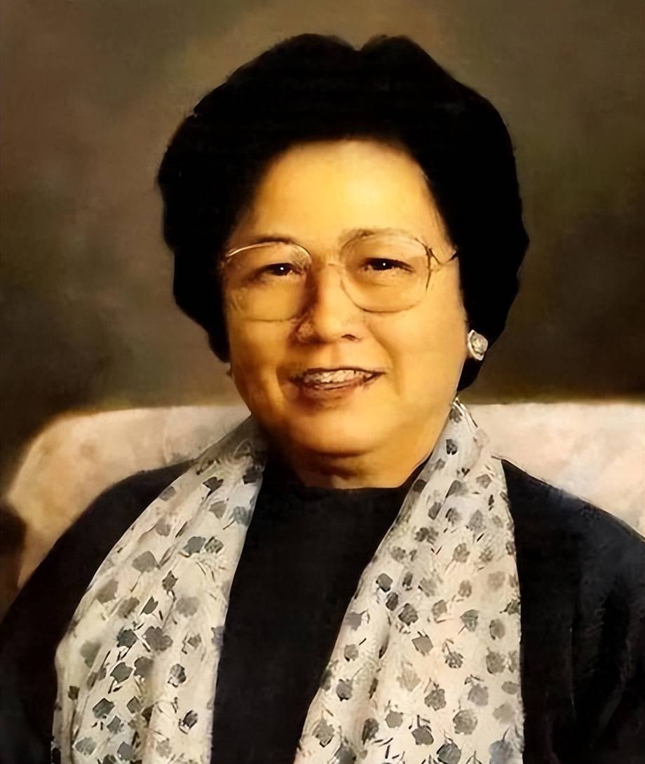 卞留念侃侃而谈,朱明瑛包饺子,郑绪岚也来了