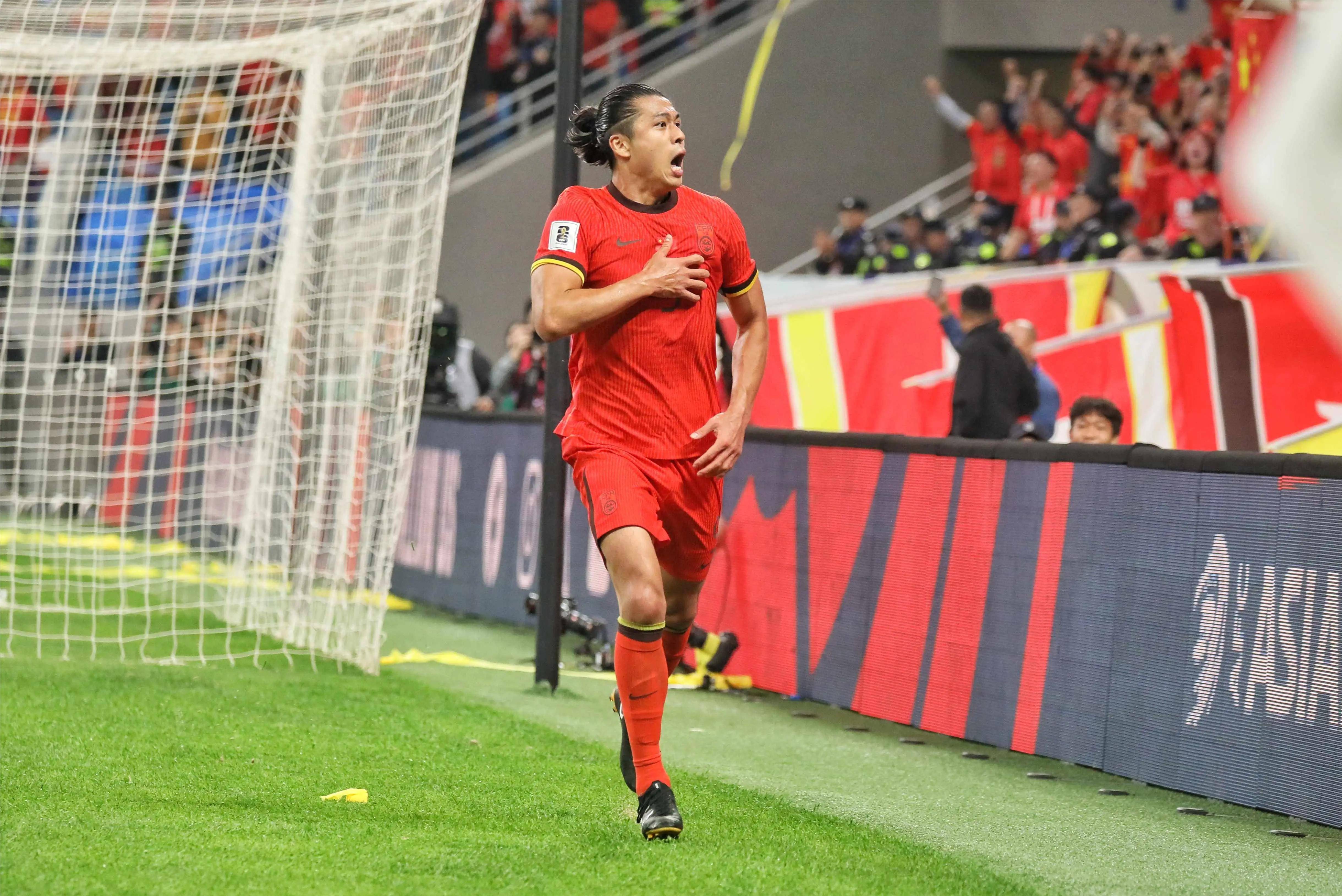 等塞鸟给张玉宁喂饼,王钰栋感受氛围难进名单