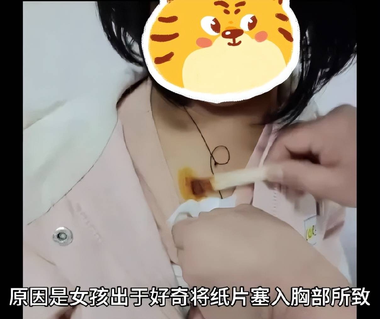13岁女孩将纸片塞入胸部?青春期孩子出现"怪"行为,父母要警惕
