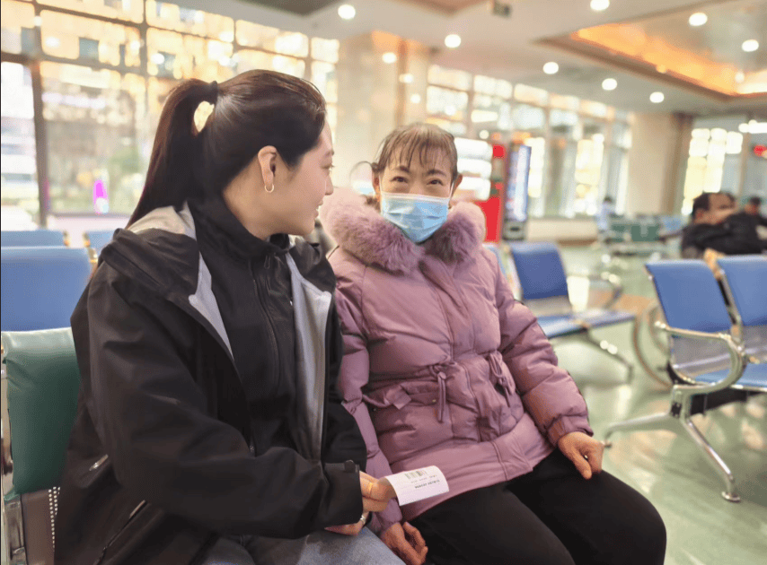关于北京陪诊服务收费	协助就诊代挂专家号，快速办理，节省时间的信息