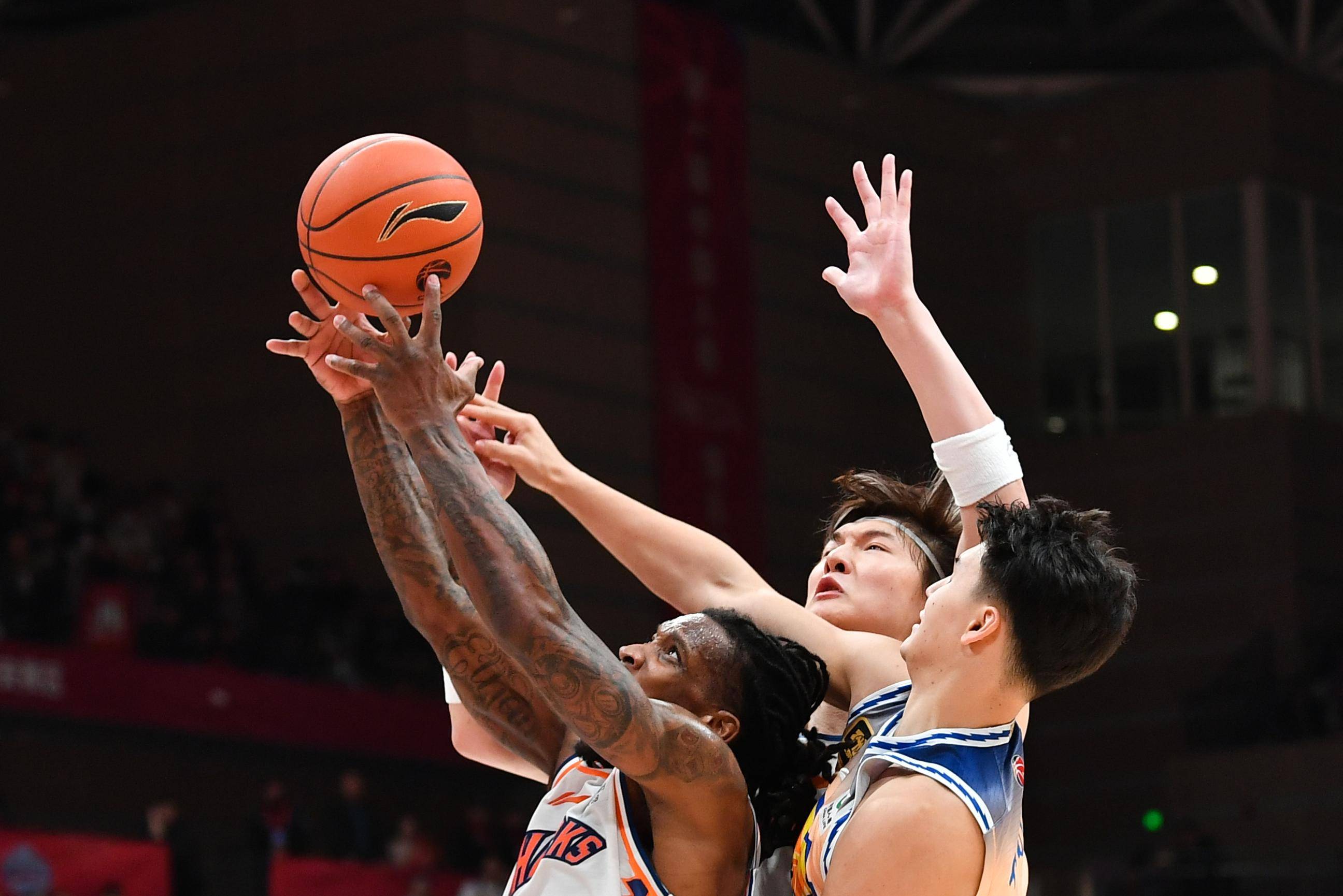 揭开上海男篮如何成为首届cba俱乐部杯冠军