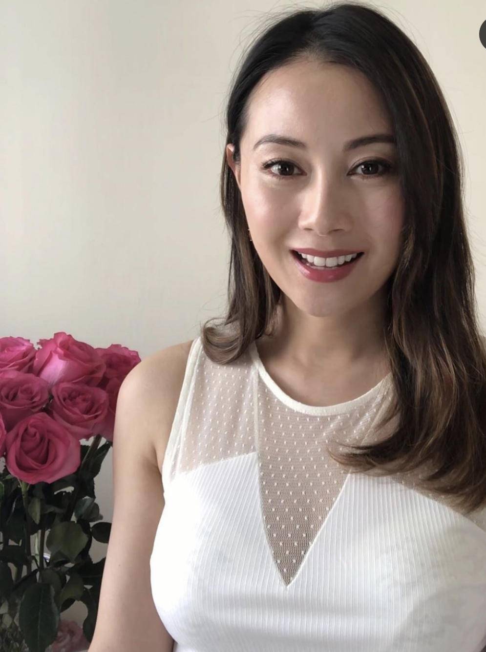 回香港后,袁嘉敏得面对新环境和以前的压力.演艺