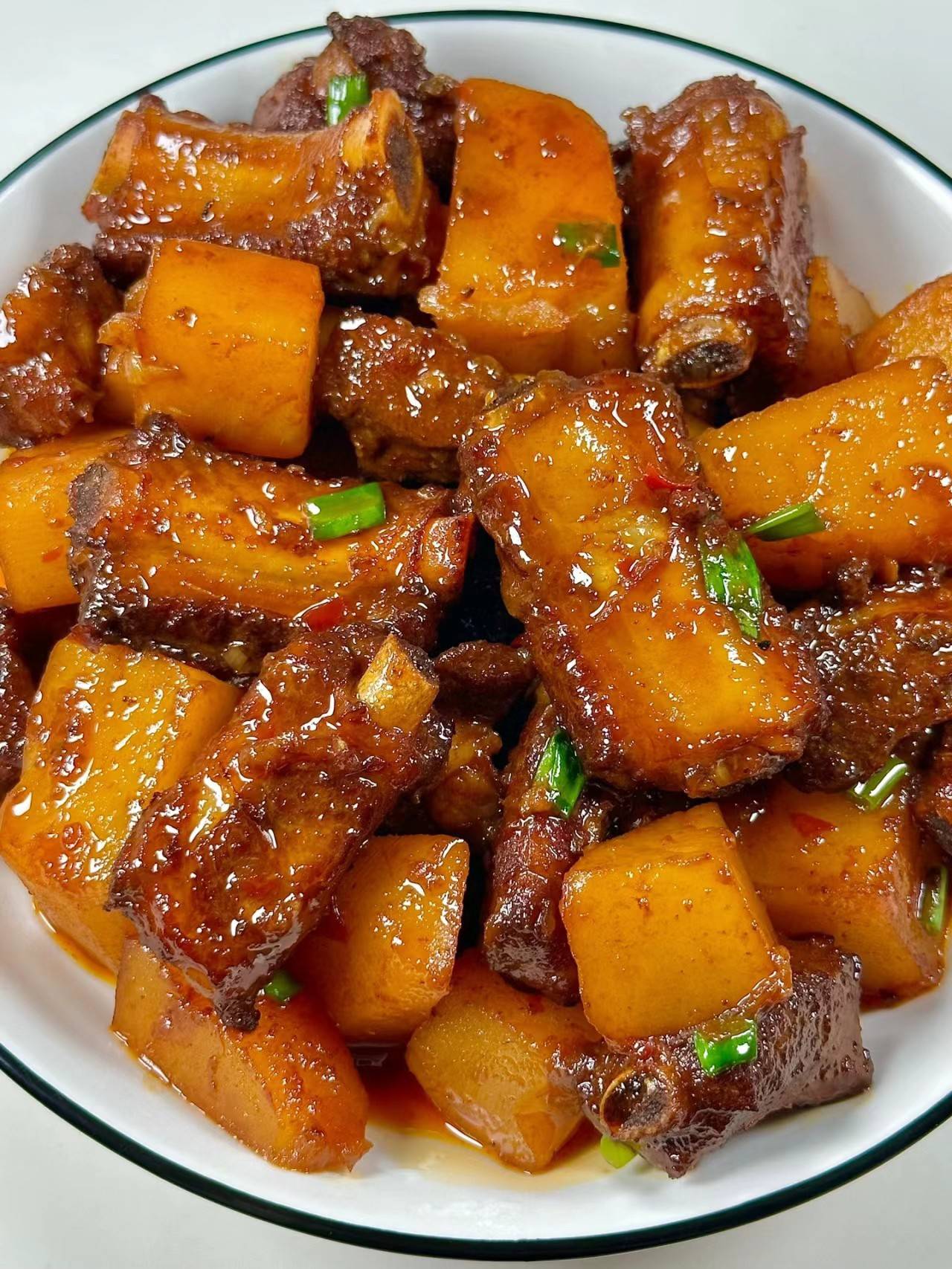 绝了!这道土豆烧排骨,全家狂炫,新手也能秒变厨神