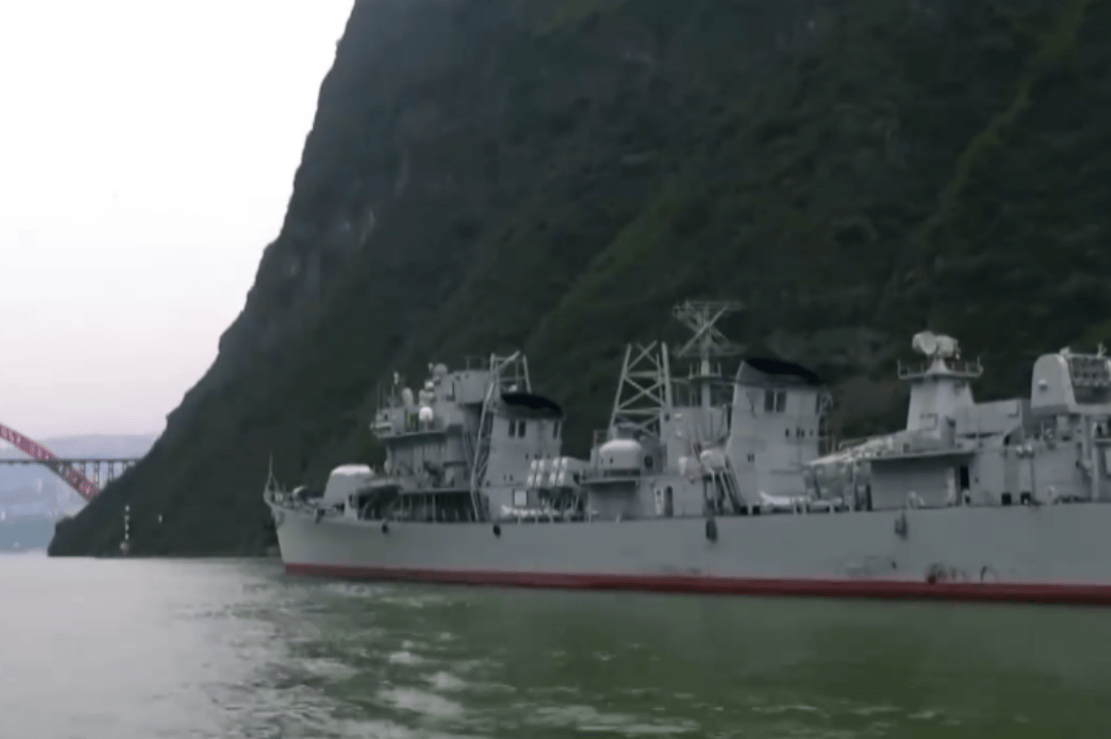 军武回顾:037猎潜艇被军迷称作"黄水战列舰" 曾在保卫祖国海疆的战斗