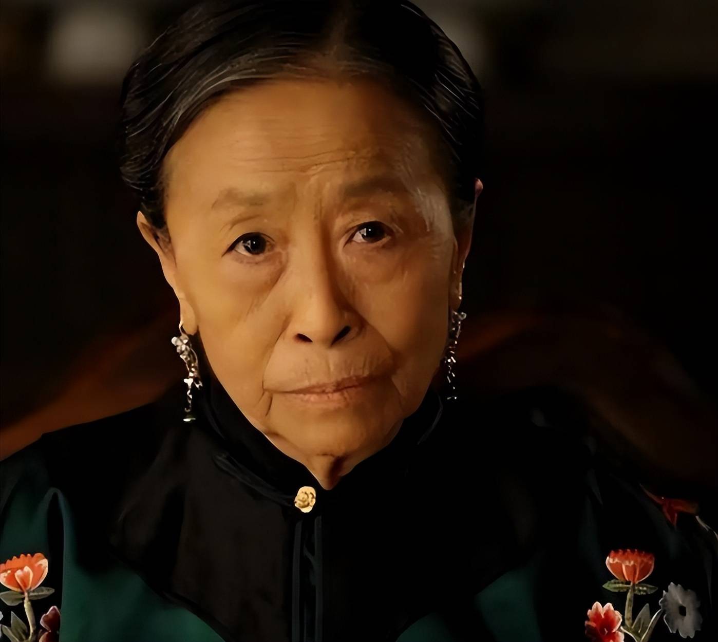 "丑娘"张少华,人丑心更丑,年轻时做恶事,晚年眼中常布满泪水