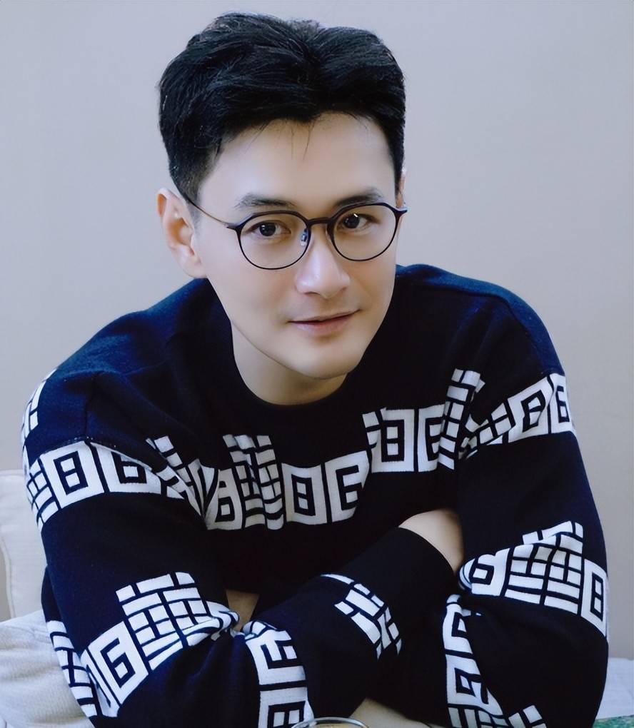 容嬷嬷儿子到底有多帅被妻子倒追5年双胞胎儿子曝光惹人羡