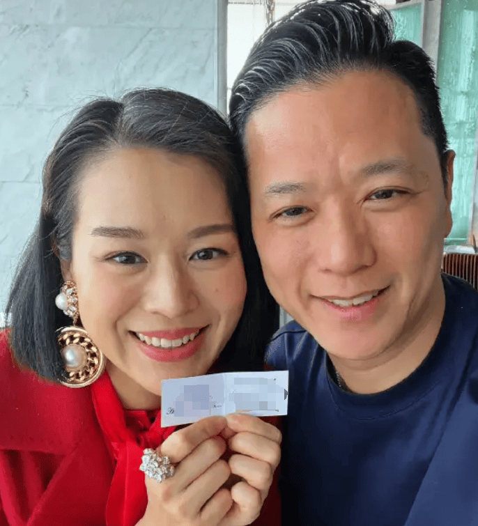 从黄宗泽到现任，胡杏儿的恋爱婚姻为何如此坎坷？，胡杏儿老公夜店风流照曝光，婚姻危机一触即发！