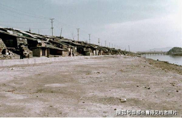 70年代汉城清溪川：从历史动脉到臭水沟的转变