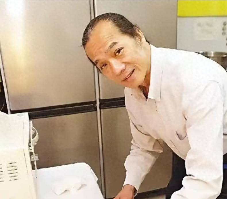 65岁老戏骨去世,遗体发臭才被发现,晚年凄惨令人唏嘘_张振寰_大侠