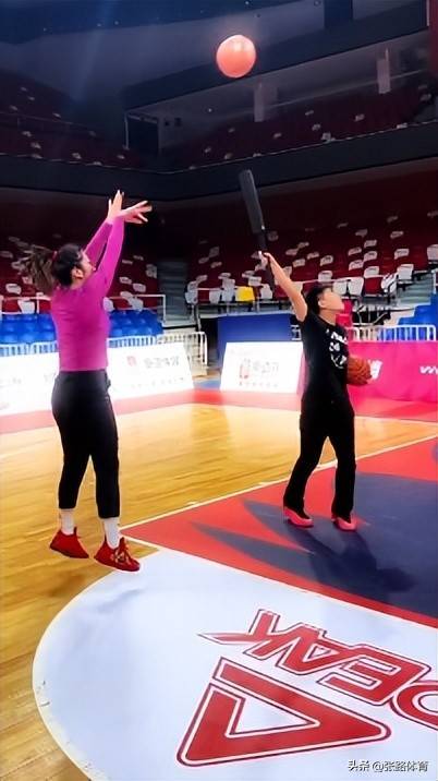 中国女篮三将最新动态：李梦、李月汝、张子宇赛场表现亮眼