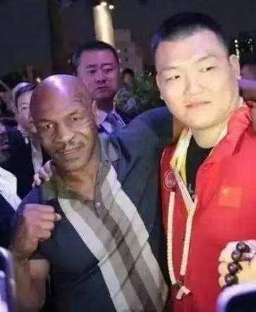 唤醒中国职业拳击，就靠“二张”世纪之战？