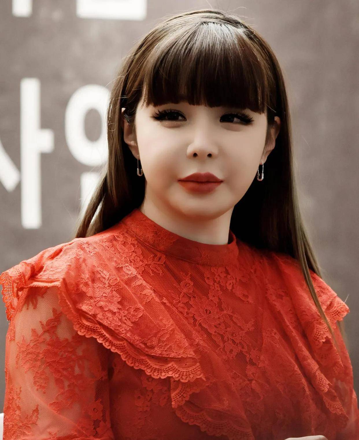 昔日顶流女团2ne1成员现状:朴山多拉独居首尔,朴春蹭男星流量