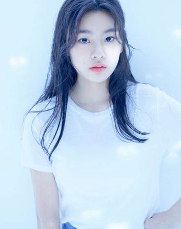 金秀安在2016年以电影《尸速列车》中饰演孔刘的女儿一角走红全亚洲