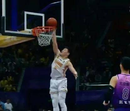 炸裂！19投砸出35分！中国男篮又将有一顶薪球员……