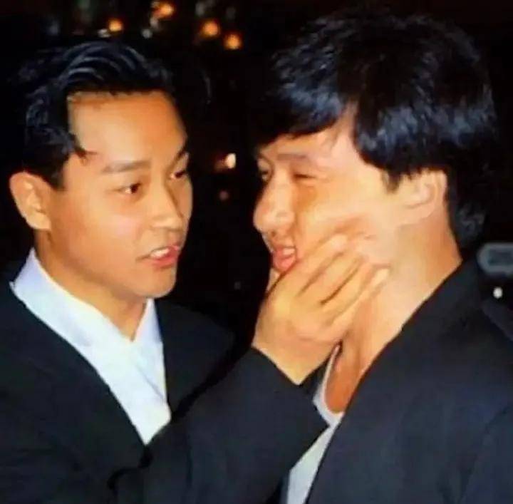 22 年祭！张国荣逝世周年，唐鹤德悼念引争议，再看他与老友珍贵情谊