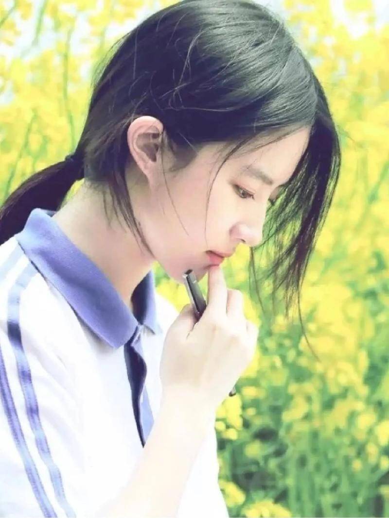 同样是穿"学生装,把杨幂和高圆圆等人放一起看,差别就出来了