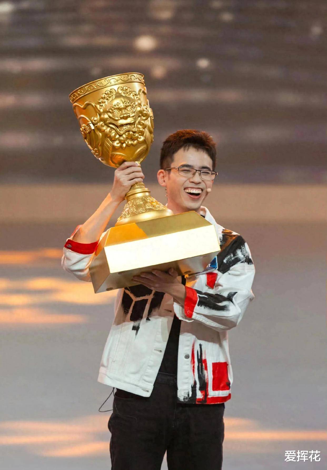 最强大脑第十二季收官,王宇轩成新一季脑王,是实力也是人情世故