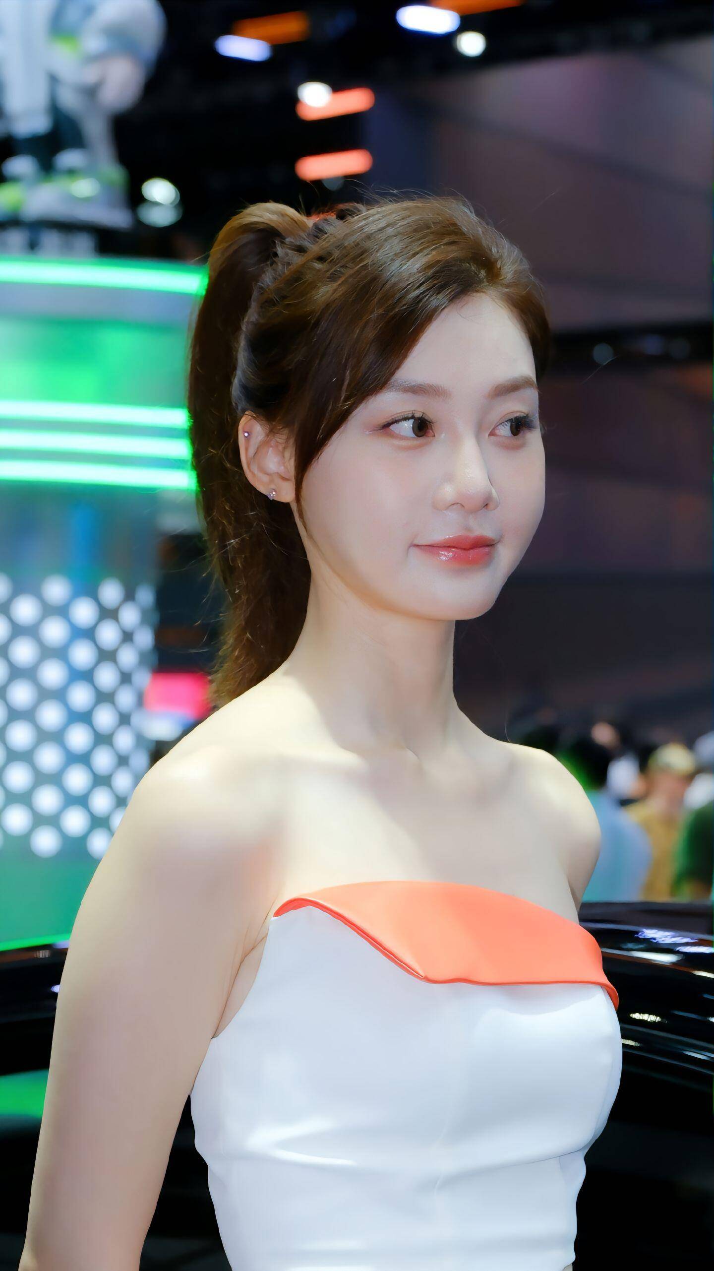 《六位顶流车模大pk,颜值与才华的终极对决》