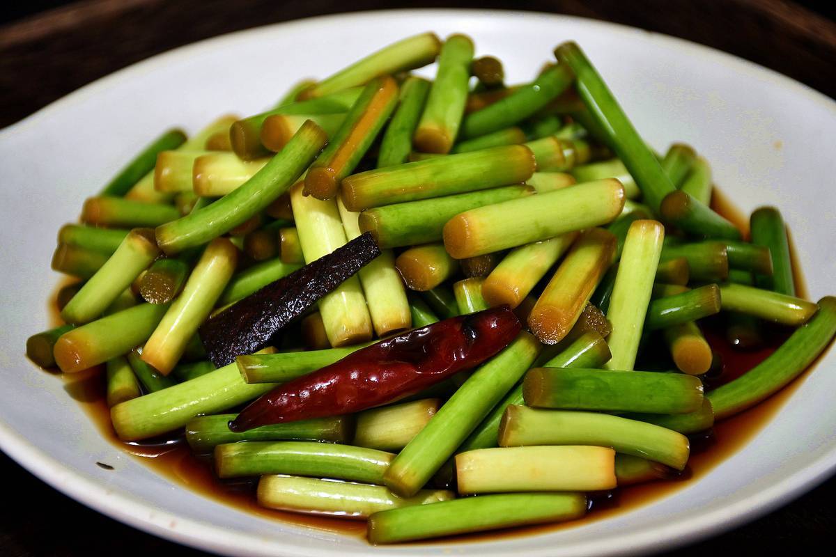 喝蜂蜜水能吃蒜苔吗(喝蜂蜜水能吃蒜苔吗小孩) 喝蜂蜜水能吃蒜苔吗(喝蜂蜜水能吃蒜苔吗小孩)