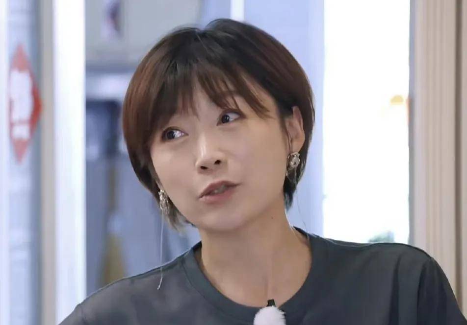 特别是在一些情感爆发的场景中,代乐乐的表演显得有些生硬,感觉不像是