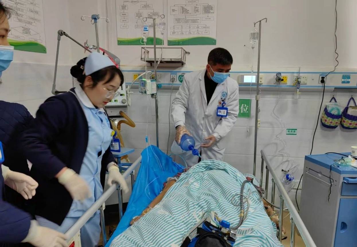 他们成功救治急性心衰合并心肌梗死重症患者