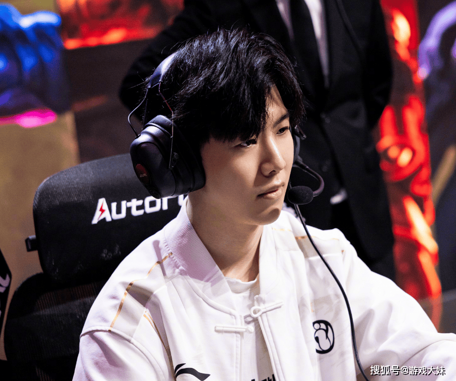 TheShy沟通与纪律性引热议：前LOL职业选手深度剖析iG上单表现