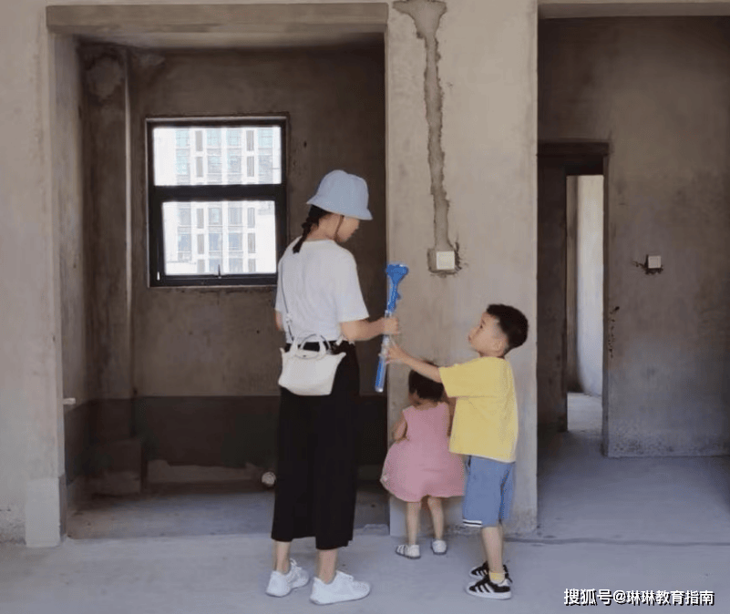 “儿子有两个房间，女儿住在浴室里”，这引起