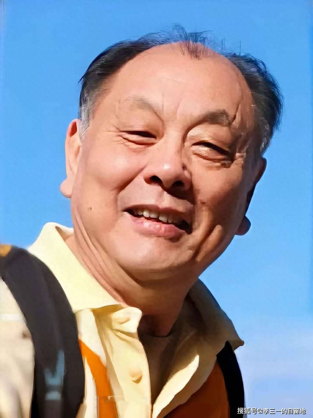 伶这些年把所有心思都花在了自己钟爱的相声上他的父母都是话剧演员