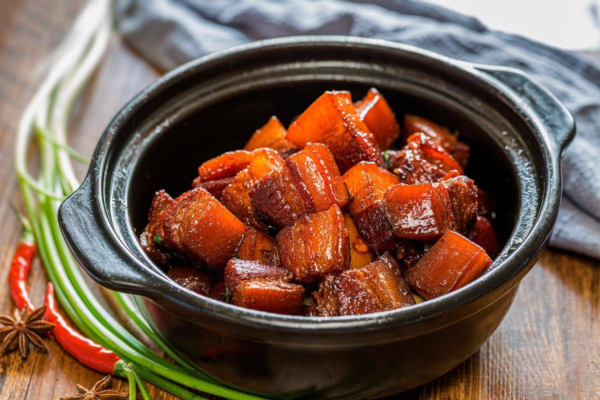 湘情融肉:毛氏红烧肉的风味传承与文化寻根