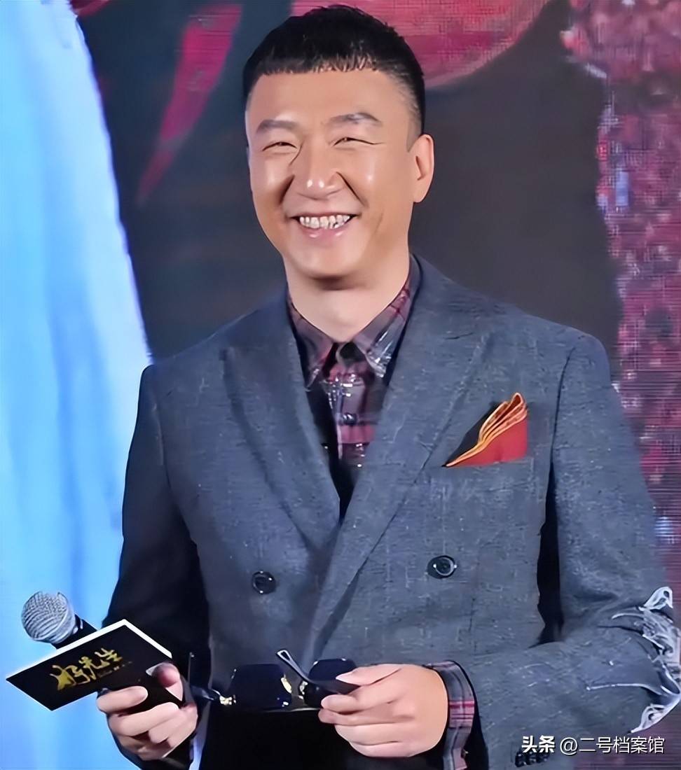 老友重聚首映礼,"移民风波"后孙红雷现身捧场,六人组只差两人未到