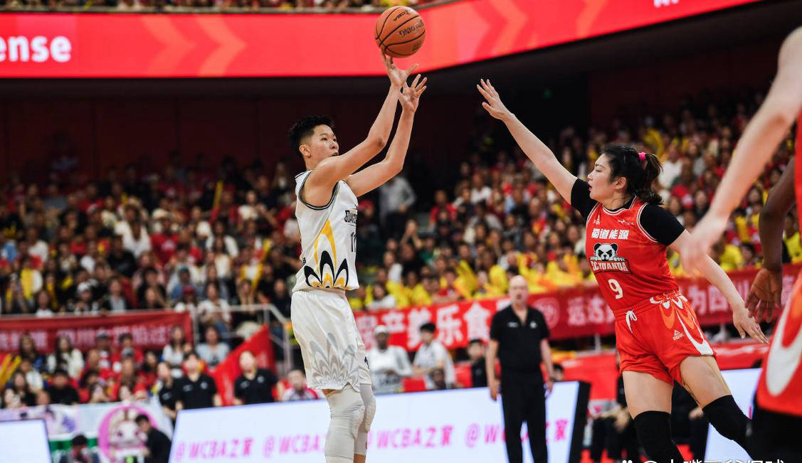 四川女篮0比2领先遭广东逆转 失败关键在李梦和打法诡异