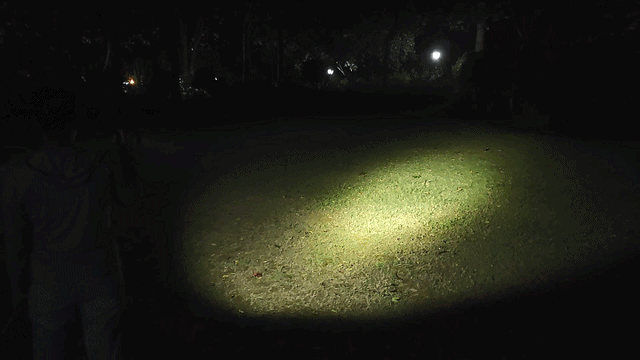 菲尼克斯 TK17 战术手电：暗夜中的光芒利刃