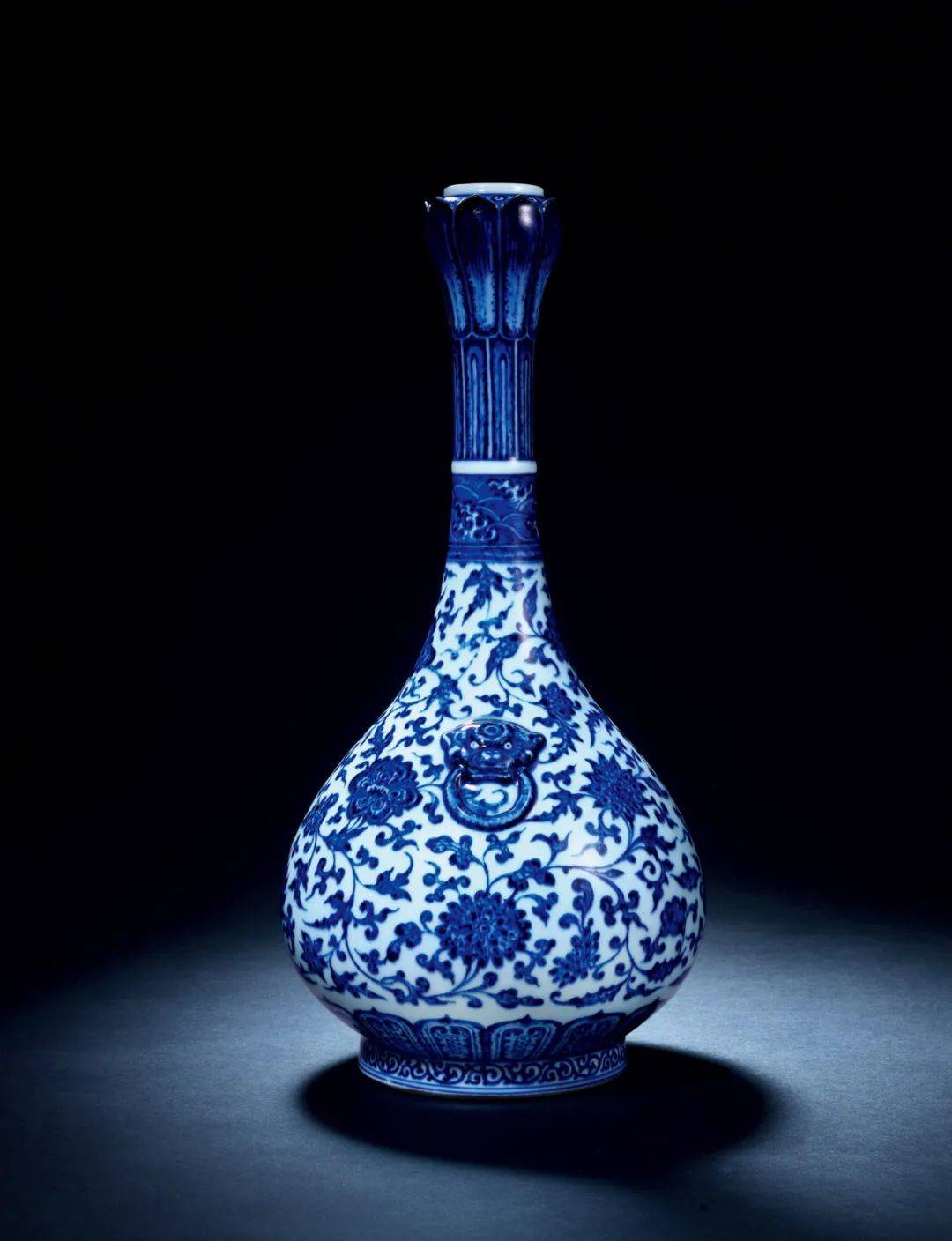 中国　青花纏枝花連卉文　尊式瓶　V　R6155B A superb and exceptionally rare blue and white 'floral' moon