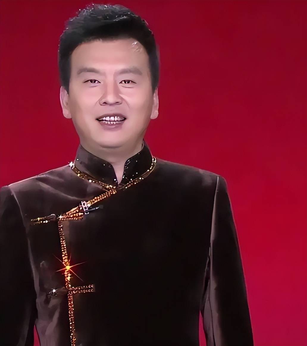 60岁张泽群现状:手持养老卡逛颐和园,衰老得不敢认,婚姻破裂