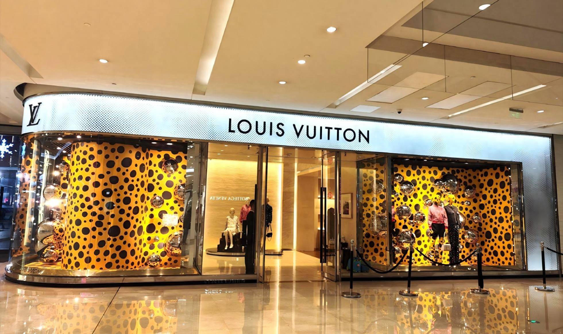 奢侈品行业遭遇倒春寒！LVMH市值蒸发近1.5万亿，不买买买了？_搜狐网