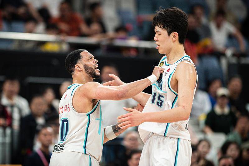 威瑟斯庞30分杨瀚森两双 青岛主场险胜2
