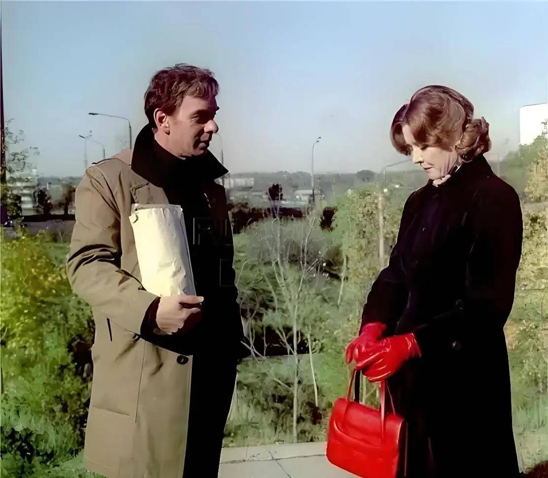 电影《莫斯科不相信眼泪》,三个苏联女人的阶级跃迁指南!