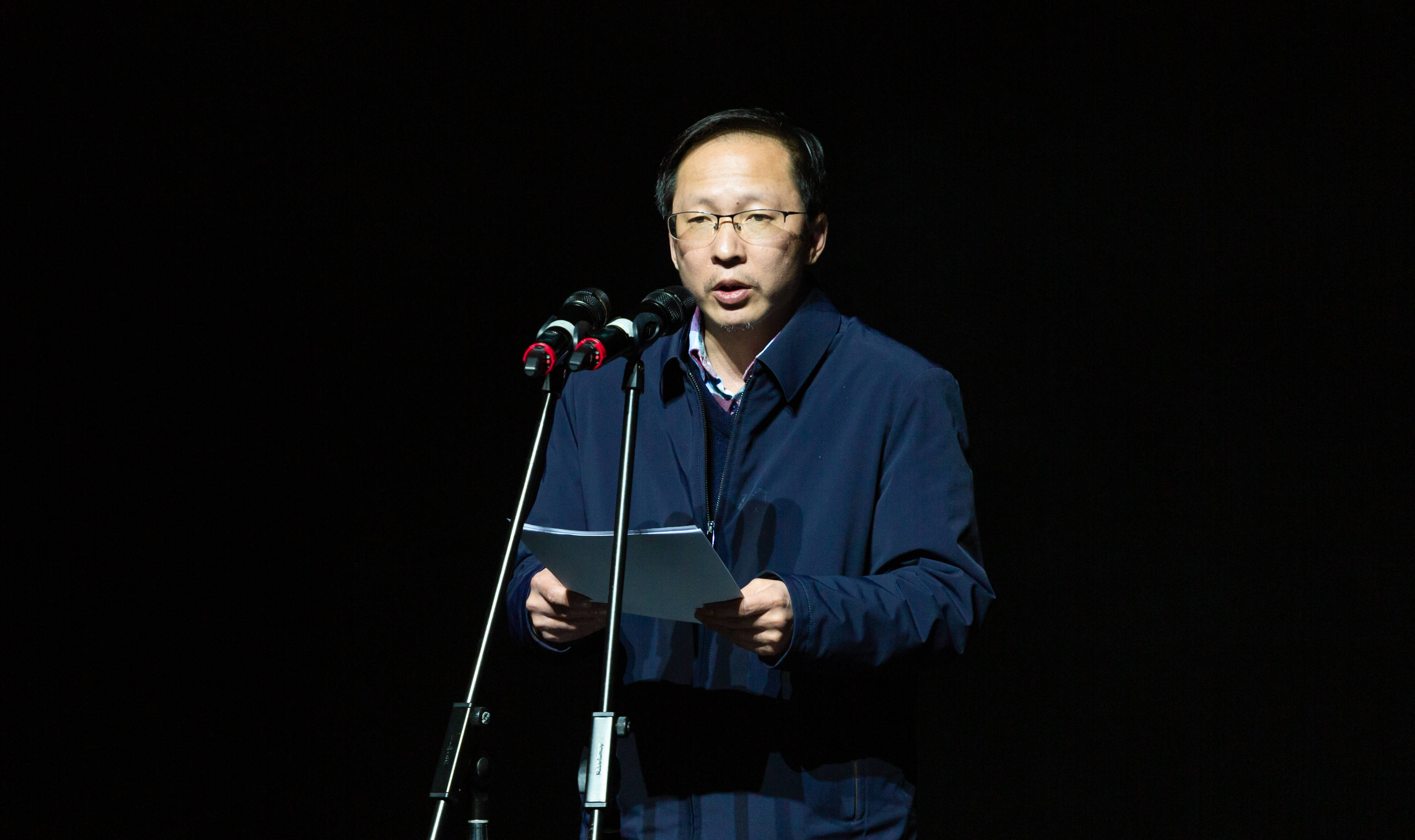 将课堂搬到剧场 从话剧回溯历史 云南民族大学创新举办"开学第一课"